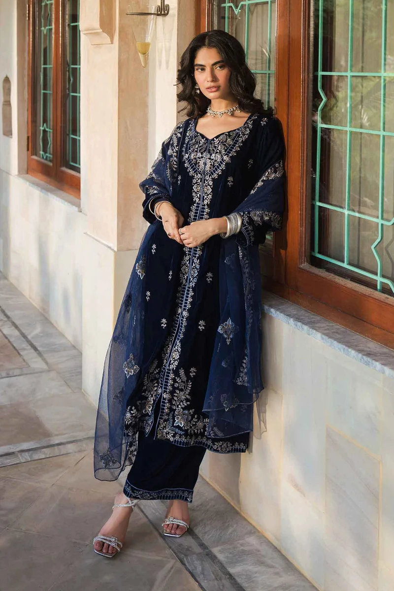 ST3PE-LUXE26WV1-8-_2_b3e6b2d8-fe1c-42ff-b208-04d0bb026cd3 3 Piece - Embroidered Suit - Image 1